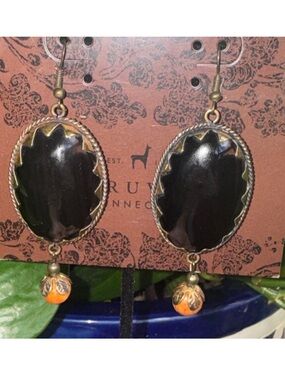 Stunning Peruvian Connection Onyx Portrait Earrings